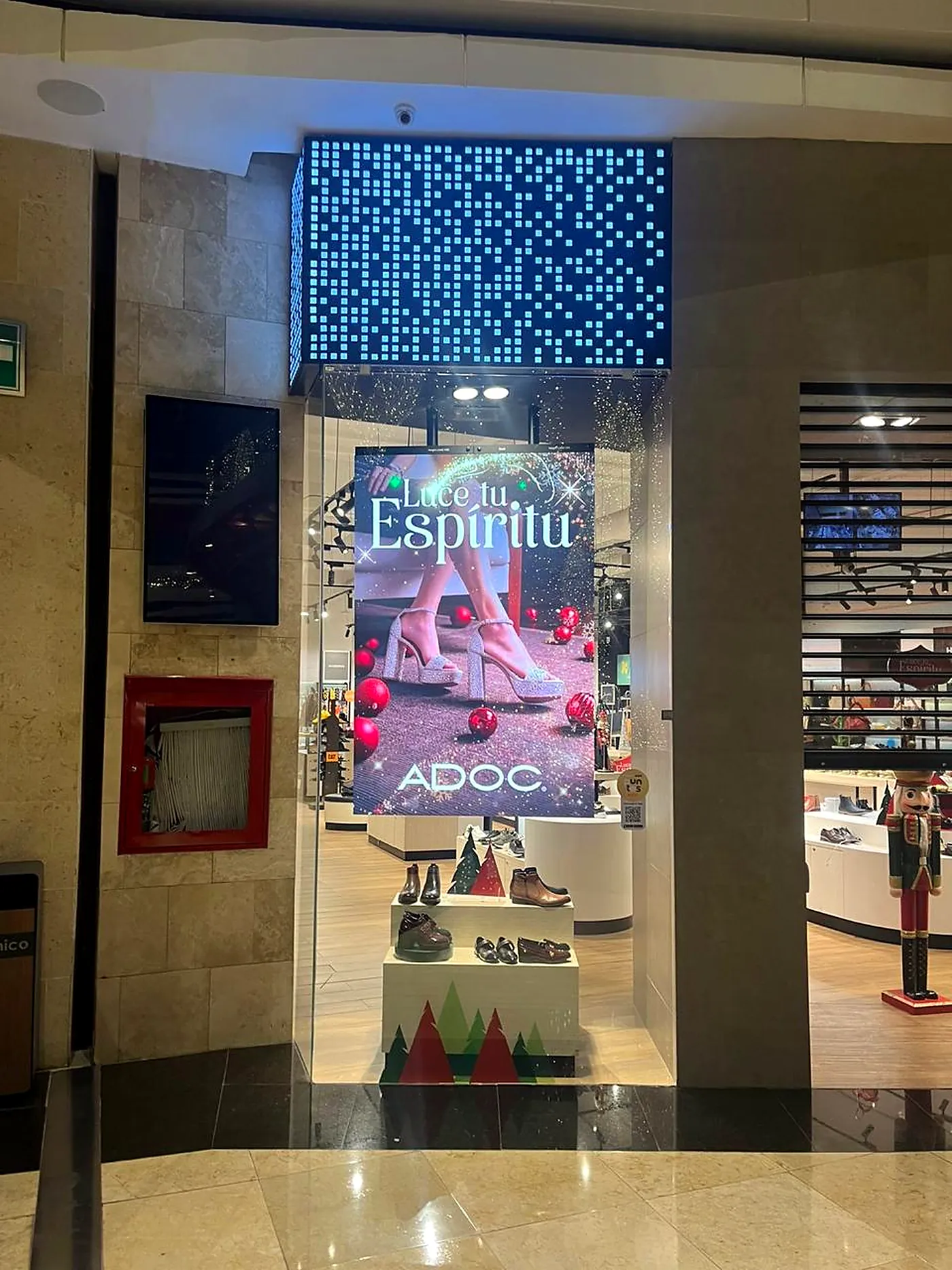 Pantalla LED en vitrina de ADOC Oakland Mall