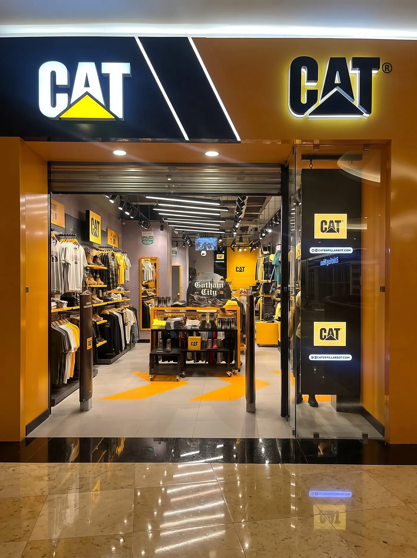 Pantalla LED en CAT Oakland Mall