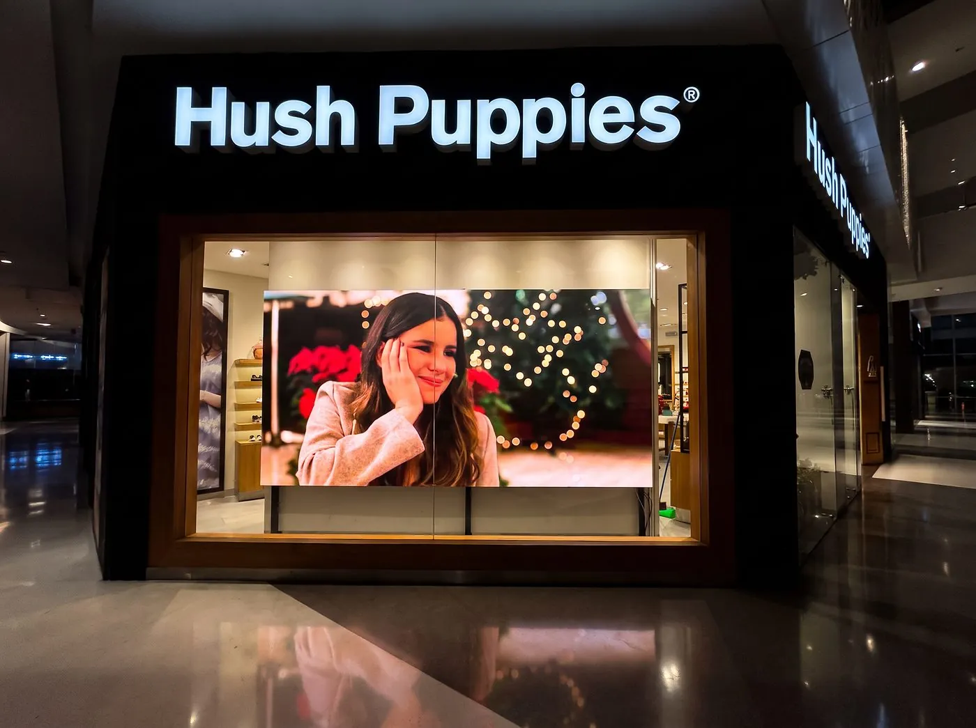 Pantalla LED en Hush Puppies Peri Roosevelt