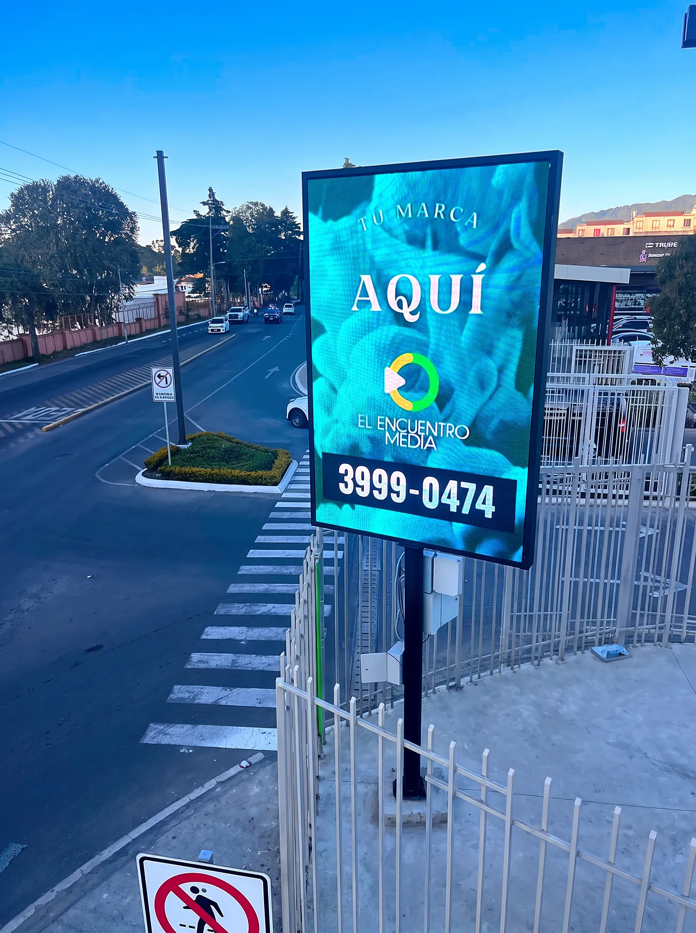 Pantalla LED publicitaria en El Encuentro, San José Pinula